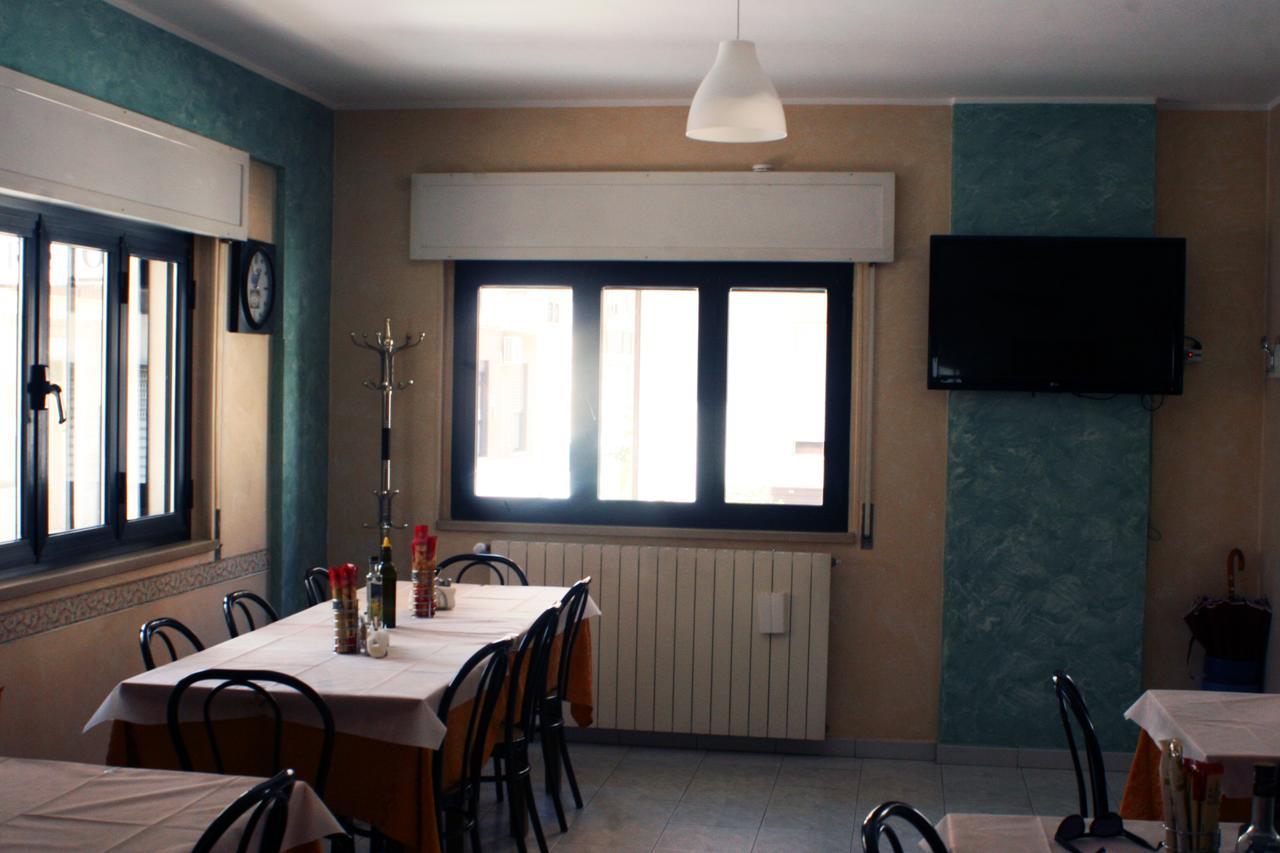 Albergo Italia Lavello Bagian luar foto