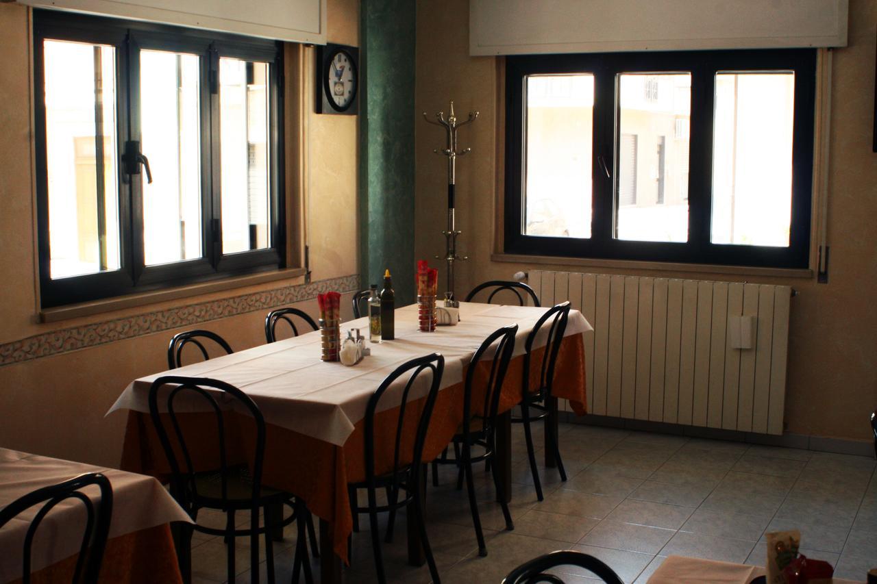 Albergo Italia Lavello Bagian luar foto