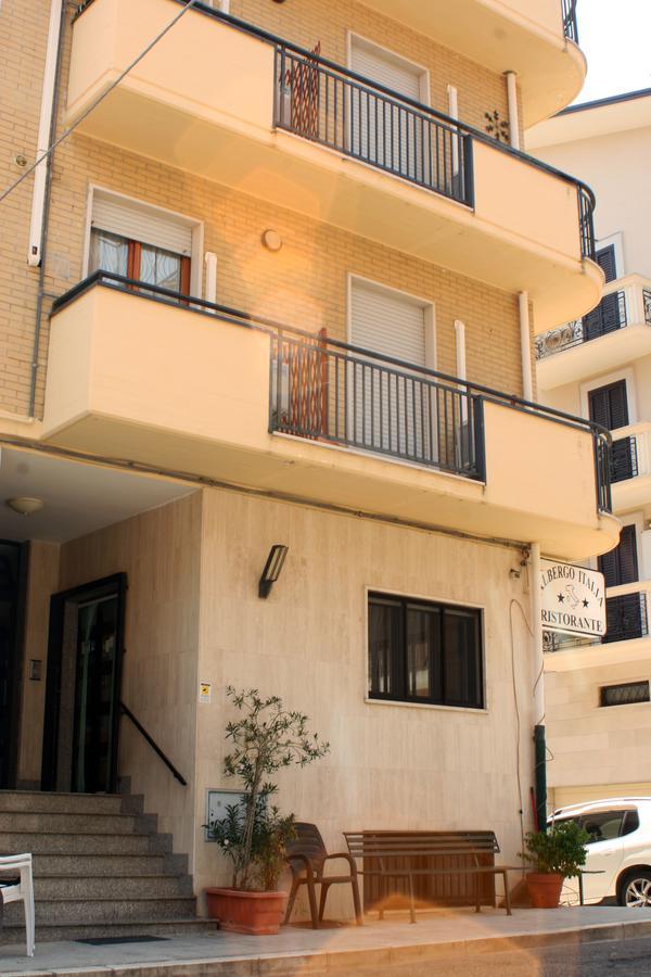 Albergo Italia Lavello Bagian luar foto
